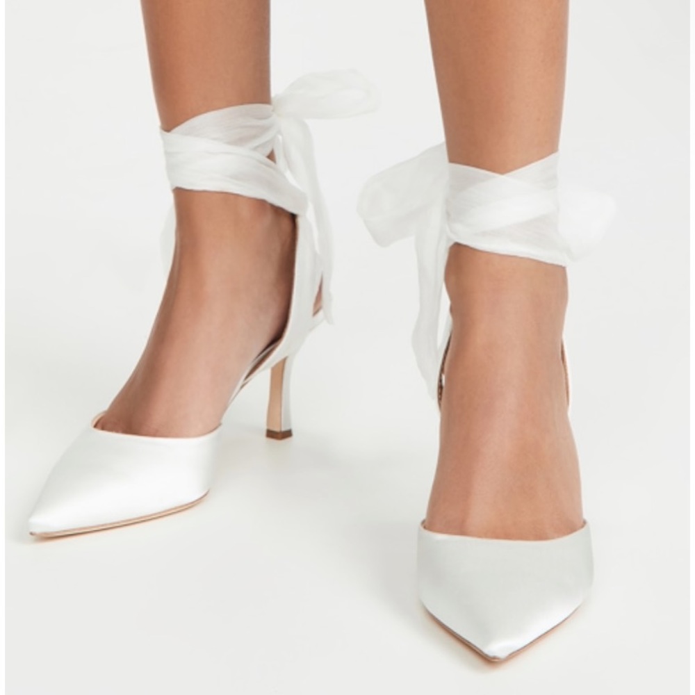 Badgley Mischka Women's Blaze Pump. White Satin Size 6 Bow Stiletto Heels